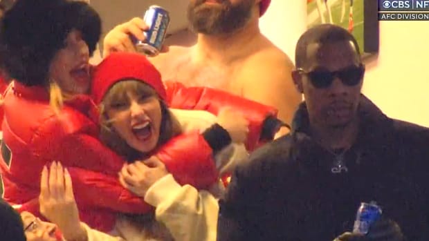 The fan in front of Brittany Mahomes and Taylor Swift was misidentified on social media as Pat Mahomes Sr.